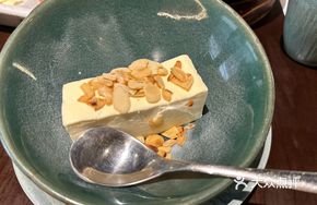 Hand-Beaten Almond Tofu with Cream