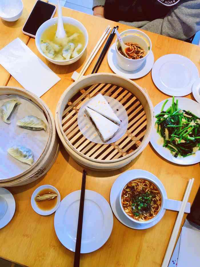 鼎泰丰(海信店)-"快一点钟进的门,一楼居然没有小桌了,感觉.