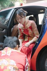 -衣贝姿婚纱礼服馆
