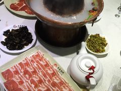 锅太小-羊家胡同·龙虾烧烤火锅(龙汇路店)