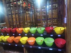 自助调料区-果松木炭酸菜铜火锅·外婆参鸡汤