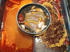 -老牌坊云南鱼豆花火锅(哈西万达店)