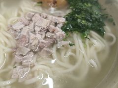 -亮亮面馆(经六路店)