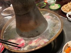 -洞庭洲·防空洞火锅·烧烤·铜锅涮肉(新百广场店)