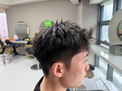 -宫铭烫发染发接发店