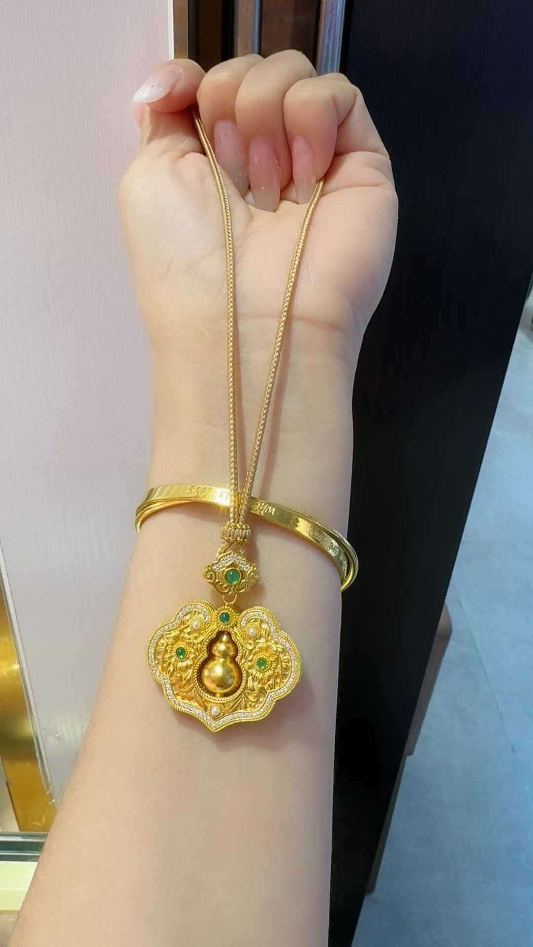 伟德bv1946官网-新年送小朋友黄金首饰：传承文化显贵气寓意吉祥又保值