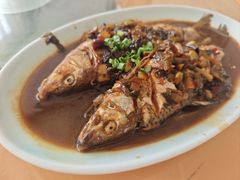 -亮河湾山庄
