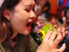 -小镇影院迪士尼小熊Duffy与他的朋友合影地