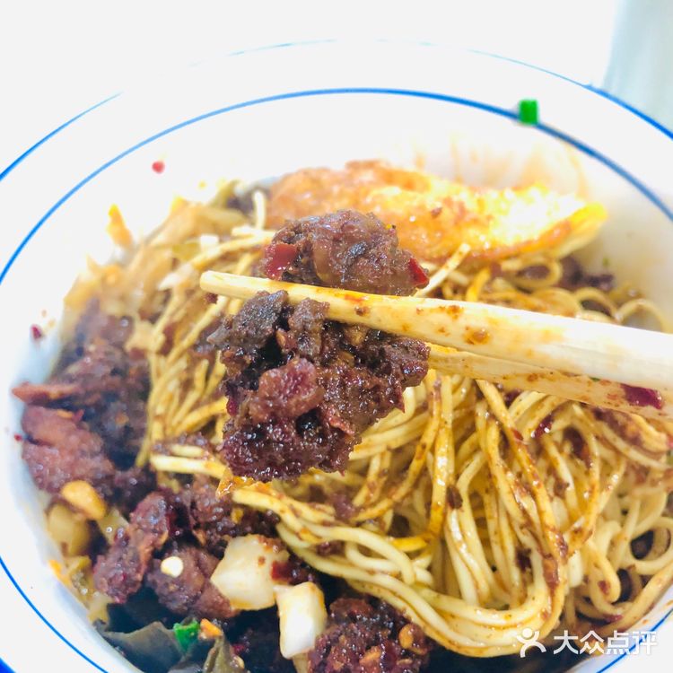 发现一家真正“鸡蛋面”，三个鸡蛋一斤面现做