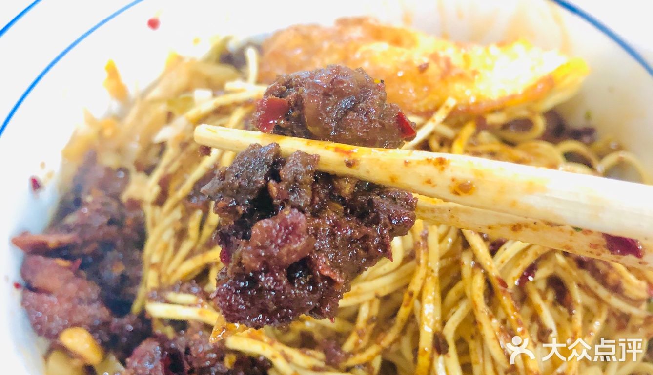 发现一家真正“鸡蛋面”，三个鸡蛋一斤面现做