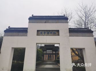 之前领导推荐佛学院，还以为不会适合我这信仰民主与科学