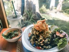 -Chom Cafe and Restaurant