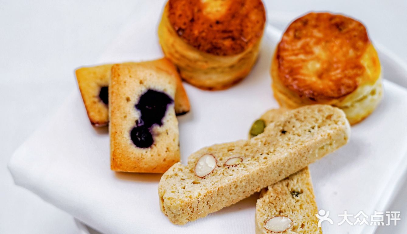 🍰 45层云端直面三件套，春日下午茶必打卡‼️