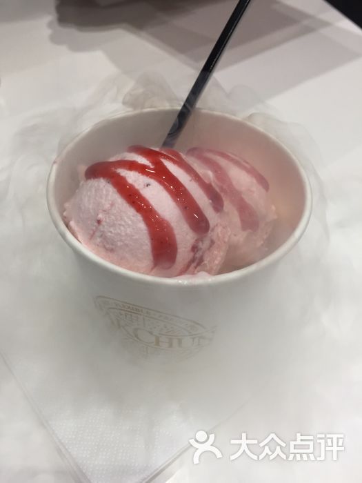 草莓优格分子冰淇淋