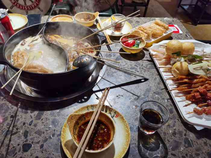 二当家串串火锅-"总体来说只能给一般的评价.晚上带几个朋.