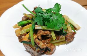 Sichuan-style Stewed Eel Slices with Pickled Chili