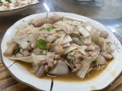 猪肉炒鲜笋-银峰农庄·特色烧鸡·鲜无花果浸鸡