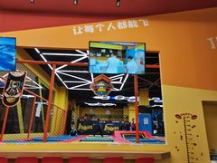 -爱蹦iBOON蹦床运动馆(江汉店)