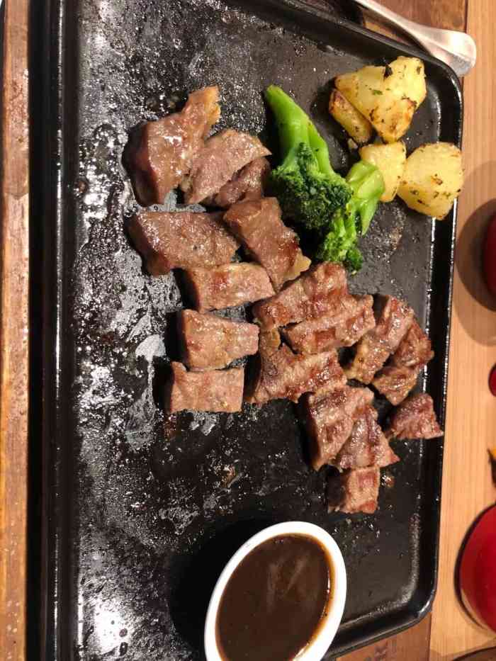 位于cbd万达广场附近的诺德广场一楼在敦化路上