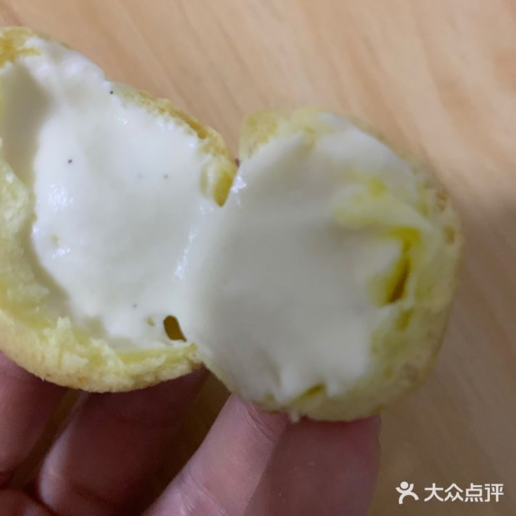 终于买到鲍师傅肉松小贝