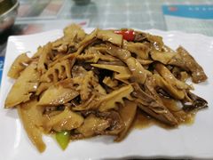 台蘑炒笋干-天天向上素食餐厅(五台山店)