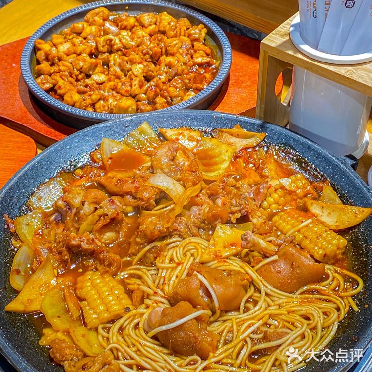 沈阳美食🐖糯唧唧的猪蹄拌面锅 一抿就化！