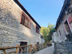 -高荡千年布依古寨旅游景区