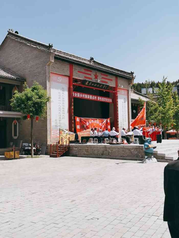 龙泉公社-"第一次见一个塬上全是玩的下面有吃饭的地.