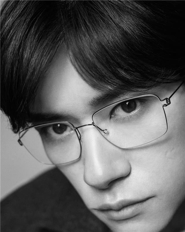 易烊千玺最新林德伯格同款