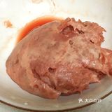 香喷喷的牛肉末葱油伴韭菜叶面