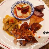 不用去迪士尼乐园排队就能和米奇米妮合影又抱抱