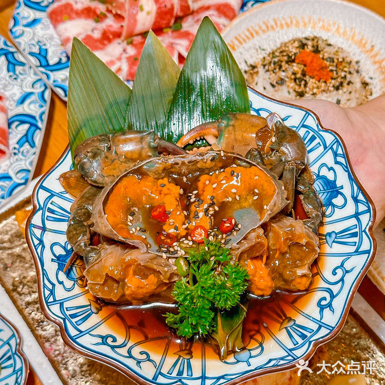 又来哼蟹二将啦‼️吃烤肉品酱蟹一次吃过瘾