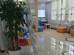 -茂菊口腔连锁(浦东南路店)
