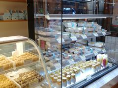 面包甜点陈列柜-老大昌(淮海中路店)
