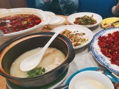 -渝信川菜 · 川味家常菜(财富购物中心店)