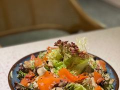 烟熏三文鱼杂菌沙拉-BE BRIGHT KITCHEN(正佳广场店)