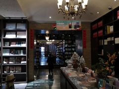 -钟书阁(松江泰晤士小镇店)