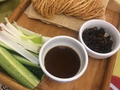 煎饼卷大葱-台儿庄一绝运河鱼馆枣庄辣子鸡(古城西门店)