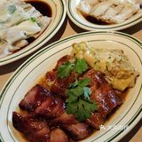 肠粉是招牌菜，我比较喜欢吃鲜虾肠粉，鲜虾还挺多的