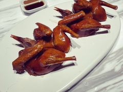 招牌脆皮乳鸽-香樟花园新粤料理(无锡万象城店)