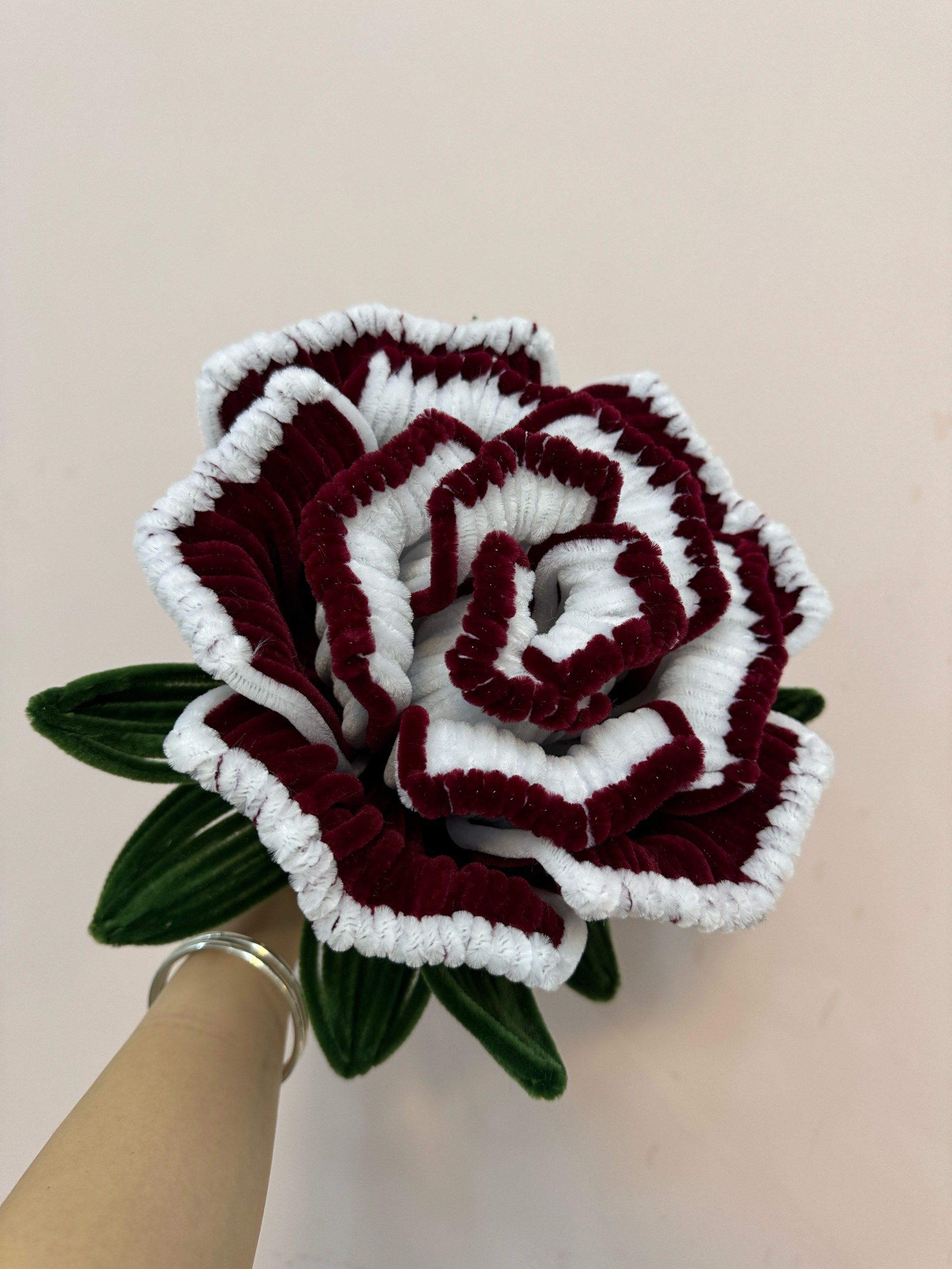 自己动手制作的大型玫瑰花完成