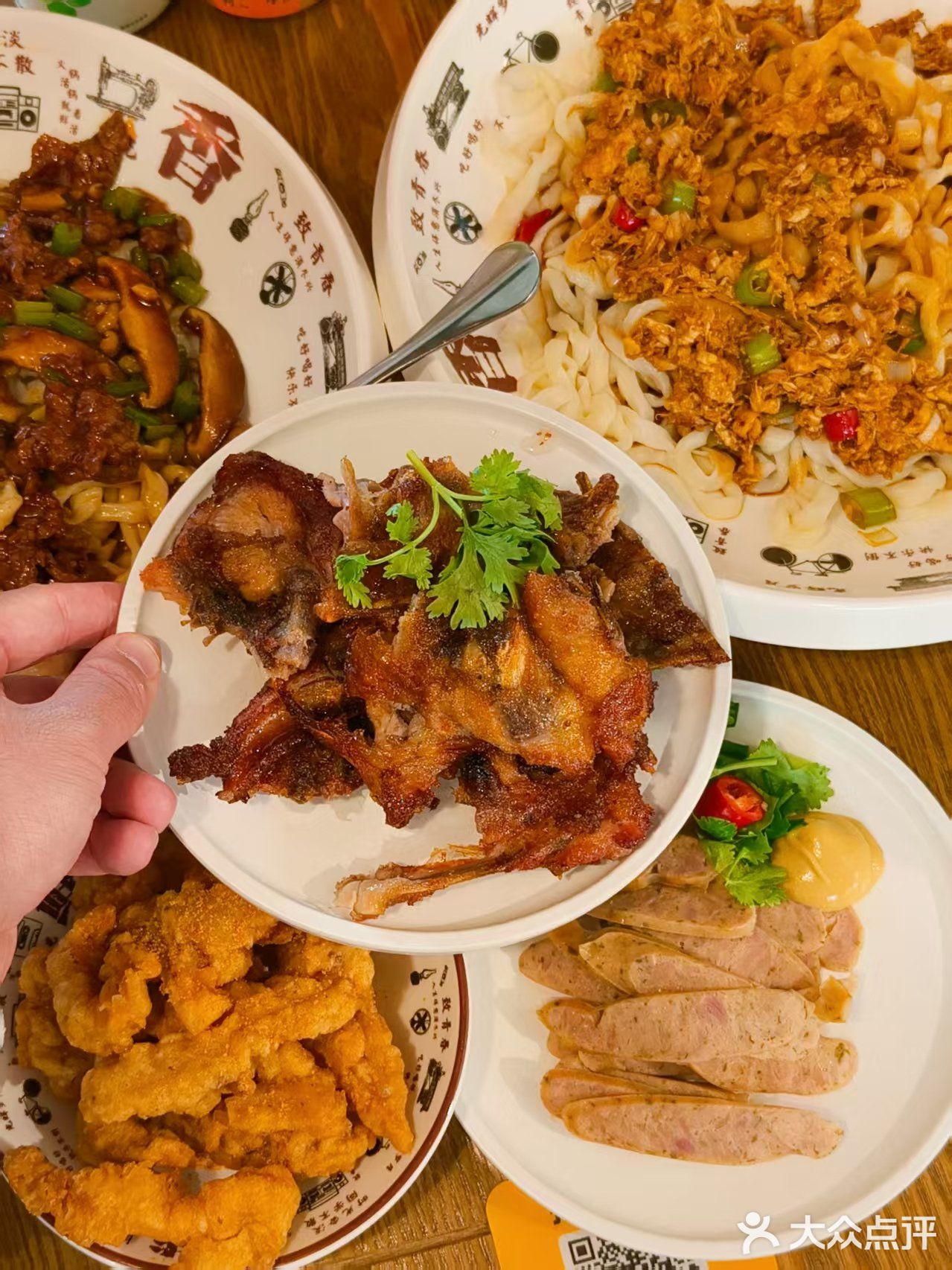 老友记的中午，就藏在这碗冒着锅气的面里！🍜