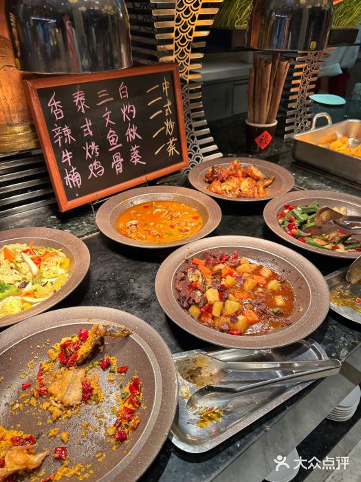 万达文华酒店·48F云端窗景美食汇自助餐厅图片