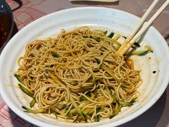 -肥肥虾庄·金牌油焖大虾(汉街SKP店)