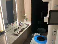 -AURAS璈然科技护肤中心