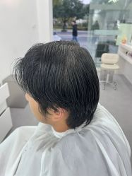 -一家只做男发烫染的店
