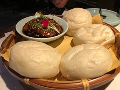 酒酿馒头配扣肉-卯时·龙光雅宴·精致锡帮菜(惠山古镇店)