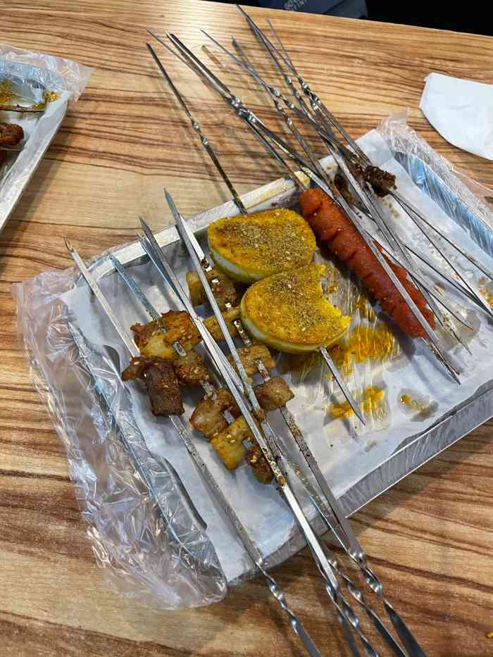 二毛电烤串(南中环店)-"[薄荷]环境:一般般吧 老店了 8915 .