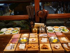 -银米·云南传统过桥米线(双廊黑金冠店)