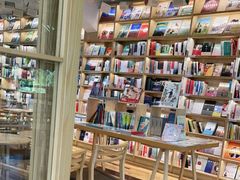 -猫的天空之城概念书店(束河店)